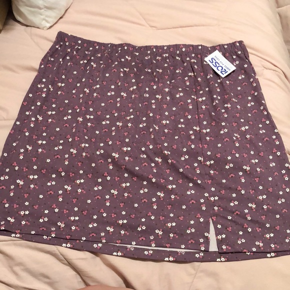 Purple set, matching top with skirt and scrunchie. - Picture 1 of 3